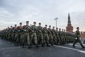 莫斯科红场，中国三军仪仗队参加俄胜利日阅兵式彩排图片