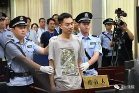 “20年后掌掴班主任”当事人出狱 想要回归平静生活赚钱养家图片