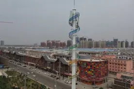 53秒丨飘带缠绕的5G信号塔见过吗？德州庆云的这个塔很个性图片