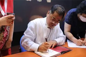 男高音歌唱家刘捷新书《声乐之我见》昨发布图片