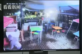 4名男子泼洒易燃液体 休斯敦酒吧凌晨发生爆炸图片