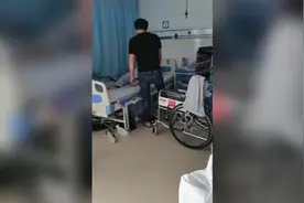 警方回应“儿子殴打病床上的父亲”：依法行政拘留图片