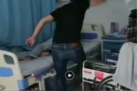 父亲瘫痪住院，亲儿子拖鞋猛抽！警方介入图片