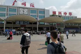 @各位旅客：坐绿皮火车也不用换纸质车票啦图片