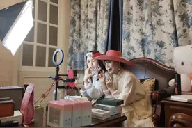 银发族杀入直播带货！只穿高跟鞋的汪奶奶是这样打造的图片