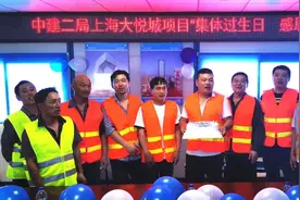 和儿子在同一个工地工作是什么感觉？他们的这个父亲节过得有点特别！图片