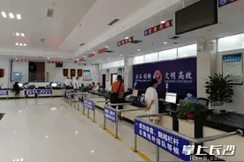 湖南4岁孩子偷骑三轮连撞几台车，却没人责怪；年入200万老总私闯民宅，理由...|早安湖南图片