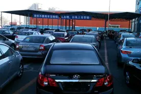 北京市交管局答复市民关心话题，近期验车需提前预约图片