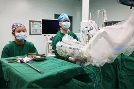 “你爸是这个病，你也要小心！”杭州男子陪父亲看病，医生一句话救了他图片