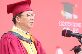特别时期，湖南信息学院献给毕业生特别的“礼”图片