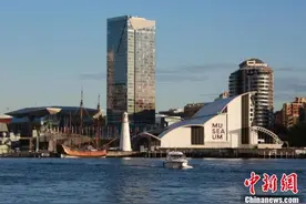 悉尼民众享受水上游乐时光图片