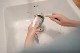 被鱼扎伤后细菌感染，医生说得治上半年图片