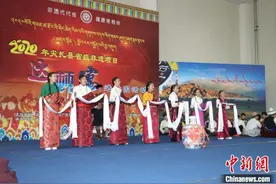 中国“五彩神箭之乡”：藏族学子演绎民俗冀在传承图片