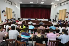 【创建全国文明城市】人大主任霍镇兴参加三塘镇创建文明城市工作分析会图片