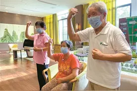 50位长者苦练手语舞为抗疫加油图片