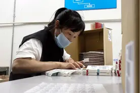 上海进口化妆品销售火爆的背后，居然与20公里外的一座仓库密切相关图片