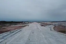 期待！成都天府国际机场首条跑道已全线贯通图片