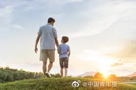 背离父亲的“期许”后，他终于接受了我的“叛逆”图片