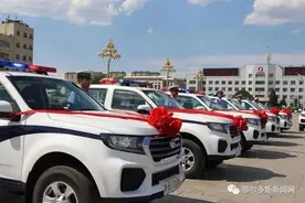 威武！准旗一批新警车、警用摩托车亮相图片