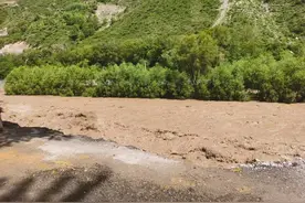 四川丹巴暴雨持续 国道248、国道350等多条道路淹没断道图片