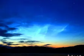 夏至到来“中国最北城市”频现夜光云美景图片