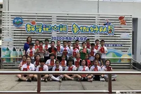 更换了领巾，胸前“飘扬”的是责任与使命......图片