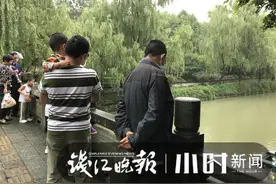 看稀奇！河里来了两艘无人船，会自动清理水面垃圾图片