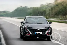 长安UNI-T正式上市，可APP下单定制，5天提车图片