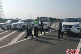 4辆同款车挂临牌高速超速行驶被河北衡水高速交警查获图片