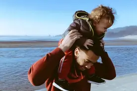 父亲节幽默段子，祝愿所有父亲节日快乐，笑口常开图片