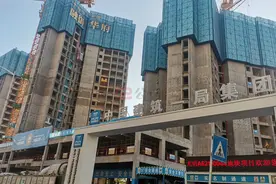 「直击」百里挑四！深圳楼市太火爆，9000人抢购394套房，冻资近90亿图片