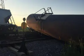 加拿大新不伦瑞克省发生列车脱轨事故 无人伤亡图片