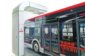 自动驾驶公交车在郑州郑东新区试运行 市民可免费体验乘坐图片