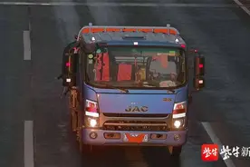 禁行措施实施近3年，仍有货车违法驶入，南京快速内环全面升级电子警察抓拍图片