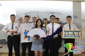 为父亲制作戒指、折扇等！95后教师给学生布置父亲节作业图片