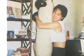 周星驰迎58岁生日“星女郎”林允晒旧照准点庆生图片