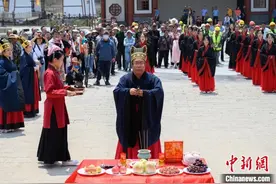 宋代长城脚下上演传统礼仪表演 展中华传统文化魅力图片