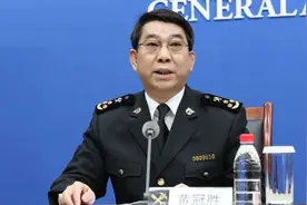 海关总署办公厅主任黄冠胜已任海关总署党委委员图片