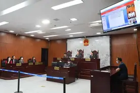 寄养的孩子被其他家庭当弃婴收养，单亲爸爸把民政部门告上法庭！养父母称单亲家庭不利于孩子成长图片