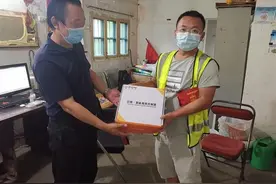 乘公交遗失报警装置，热心公交人接力半小时帮他找回图片