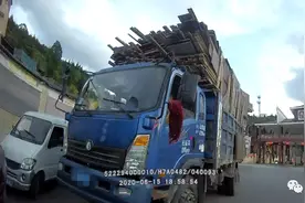货车超长超高被拦停 司机：老板让我拉的 民警：但罚的是你图片