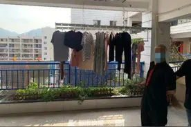 男子偷盗内衣“成瘾”，家中藏匿女士内衣92件图片