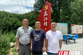 驻村“帮”图片