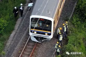 日本10岁男孩在铁轨放石头导致列车脱轨，事后称"在做实验"?图片