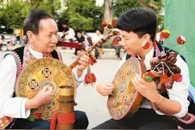 “滇南一把琴”的传承 石屏彝乡 弦歌不辍图片