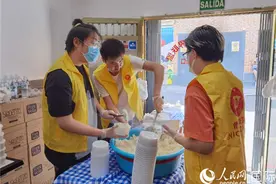 外媒：西班牙华人免费“爱心午餐”汇成善意暖流更显中华美德图片