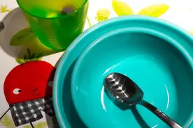 儿童用餐具（密胺餐具）抽检：“名创优品”这款餐具出事了图片