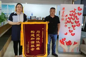 清波湖滨晚上垃圾清运车出没，居民们却都说好图片