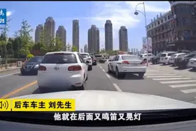 气坏网友！男子在马路上50秒内做5次高危动作……图片