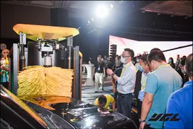 集机器人、AI、5G一身，55秒完成清洗......驿公里智能的无人洗车机有看点图片